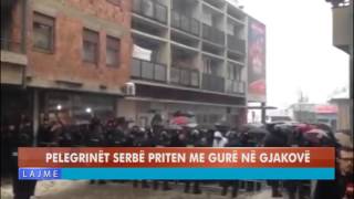 PELEGRINËT SERB PRITEN ME GURRË NË GJAKOVË