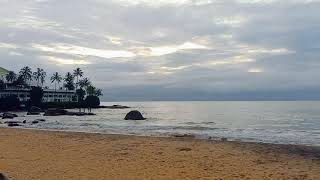 Mount Lavinia Beach, ගල්කිස්ස සුන්දර මුහුදු වෙරළ, beauty of beach in the evening.