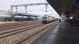 Super fast express crossing peddapalli railway station 🚉