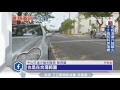 疑疲勞駕駛　失控自撞路邊轎車後翻覆｜三立新聞台