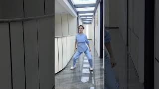 今天值最后一天班自己跳一个吧#动感摇 #shortsvideo #dance #nurses #护士跳舞