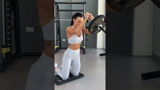 Shoulder exercise for women