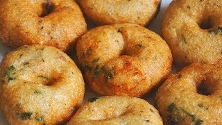 How To Make Soft And Crispy Minapa Garelu / Fluffy Minapa Vadalu