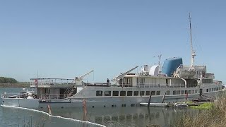 Historic ship docked in California Delta sinking and leaking fuel in water