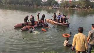 #Breaking: Boat full of students capsize in Harani lake of Vadodara commotion! 15 children are death