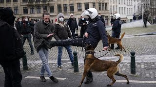 Számos tüntetés volt Európa-szerte a korlátozások eltörléséért