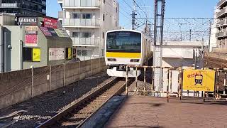 本八幡駅 E231系500番台が秋葉原·新宿方面に発車する