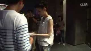 Huỳnh Thánh Y / 黄圣依 / Eva Huang / Huang sheng yi her autograph for fans