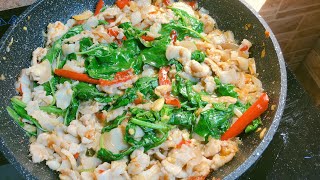 กระเพราหมูสามชั้น ( Fried pork belly holy basil)