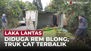 Diduga Rem Blong, Truk Muatan Cat Terbalik di Banyumas | OneNews Update