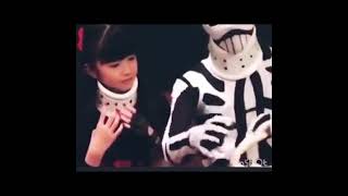 BABYMETAL // Koba Explains How A Neck Brace Works With YUIMETAL