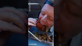 100多万点赞的美食我安排上了，边看边馋的你们，还好吗？#妈呀太香了 #一起吃饭吧 #炒河粉 #肘子 #炸鸡