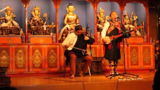 Tibetan Song by Techung \u0026 Tenzin Gönpo - Barcelona 30 Oct 2015 (1).