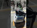 駐輪場で掃除ロボットが突然出てきてビックリした！