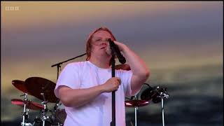 Lewis Capaldi's Inspiring Performance: Tourette's Episode Unites Crowd in Song | Glastonbury 2023