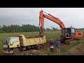 EXCAVATOR MUAT TANAH DAN BANTU TRUCK YANG TERSANGKUT DALAM LUMPUR @ZulFikar26-blacksweet