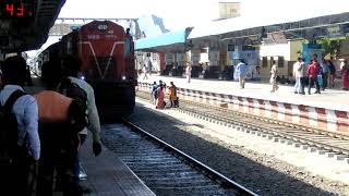 Manmad kachikuda passenger coming at parbhani junction.