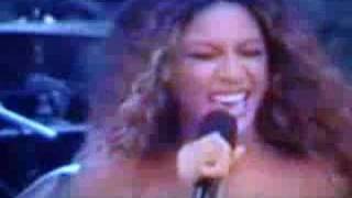 Beyonce - Irreplaceable LIVE on Ellen