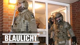 MEK-Einsatz nach Messerstecherei - Mann schwer verletzt