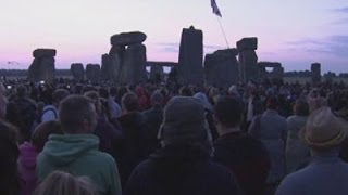 Raw: Revellers See Summer Solstice at Stonehenge