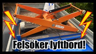 Felsöker och försöker få liv i ett lyftbord, ett Edmo Lift CL1000