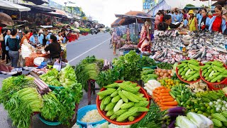 Unbelievable Crowd Scenes at This Hidden Roadside Market – Thousands Rush for Food!