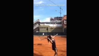 Tenis en la UBA , medición de la velocidad del saque de Mia . Pro Fer Sommantico