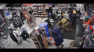 Chicago Police looking for 'numerous' people who broke into store, grabbed everything they could car