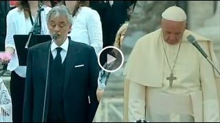 Andrea Bocelli conmueve al Papa Francisco al cantar Amazing Grace
