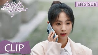 EP02 Clip 上班第一天被泼水还被卡门里！姜小宁的倒霉体质绝了【乌鸦小姐与蜥蜴先生 Miss Crow With Mr. Lizard】