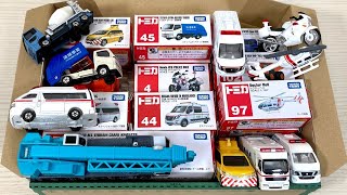 【トミカ】はたらくくるまの救急車と工事車両を楽しく箱に収納するよ☆Tomica] Enjoy working ambulances and construction vehicles in a box