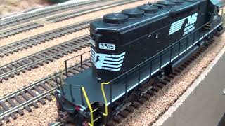 AWESOME BUDGET LOCO! Athearn RTR SD40-2 (2019 Release - With a comparison)