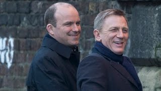 Daniel Craig Caught on Camera Filming 'Bond'