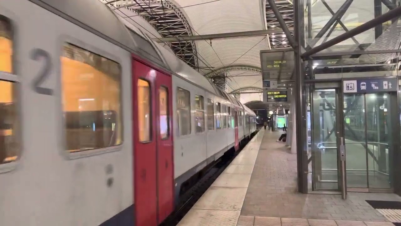 NMBS/ SNCB Am86 “Springer” Vertrekt Uit Leuven - YouTube