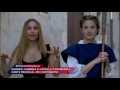 sabrina visita cenários de série famosa no mundo inteiro