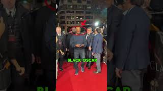 No wonder Denzel Washington got so angry when he was touched, while the photographer wore a smile