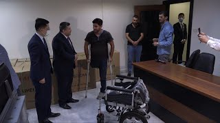 GLOBALink | Chinese embassy donates electric wheelchairs to Syrian war victims