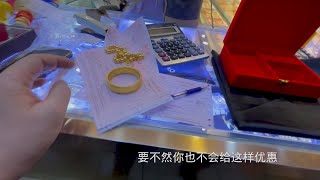 黄金大涨，大姐眼光真不错，一年不到存了几十万黄金