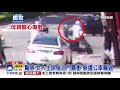 驚險 女大生誤催油門暴衝 險遭公車輾過│中視新聞 20200907