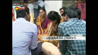 YS Jagan visits famer Nagabhushanam Shetty family