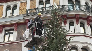 Vienna lights up for its Christmas markets