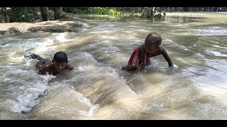 পরিবেশের সাথে খাপ খাইয়ে শিশুরা এভাবে বেড়ে ওঠে.