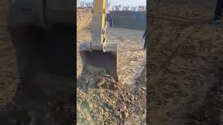 Excavator soil leveling work- Good tools and machinery make work easy