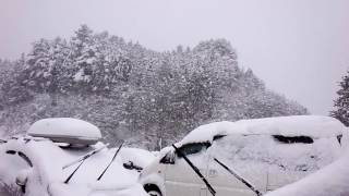 ウェザーリポート動画＠北広島町芸北11時過ぎ　駐車場に降り続ける雪