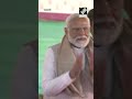 बिहार के मुख्यमंत्री नीतीश कुमार ने बेगुसराय में महिलाओं से पीएम मोदी के सम्मान में खड़े होने को कहा