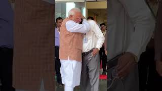 Watch when PM Modi hugged and consoled crying ISRO chief Dr Sivan! | Chandrayaan Mission