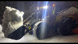 Snowplowing of small condominium in Norway - Lundberg 8250 \u0026 Pome Wingmaster (4K Part 2)