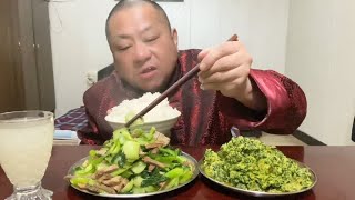 老哥今天吃的很健康，精肉炒青菜，炒鸡蛋，都是绿色食品