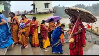 Hariharapura Shankaracharya Blessing the devotees at Divyakshethra Hariharapura