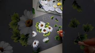 💫⚪️ WONDERFULL method to paint DAISY Flowers Round brush strokes #shorts
